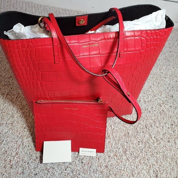 New Authentic Alexander McQueen Croco Tote Bag w/ Gold Skull Charm Red Leather - Picture 9 of 11